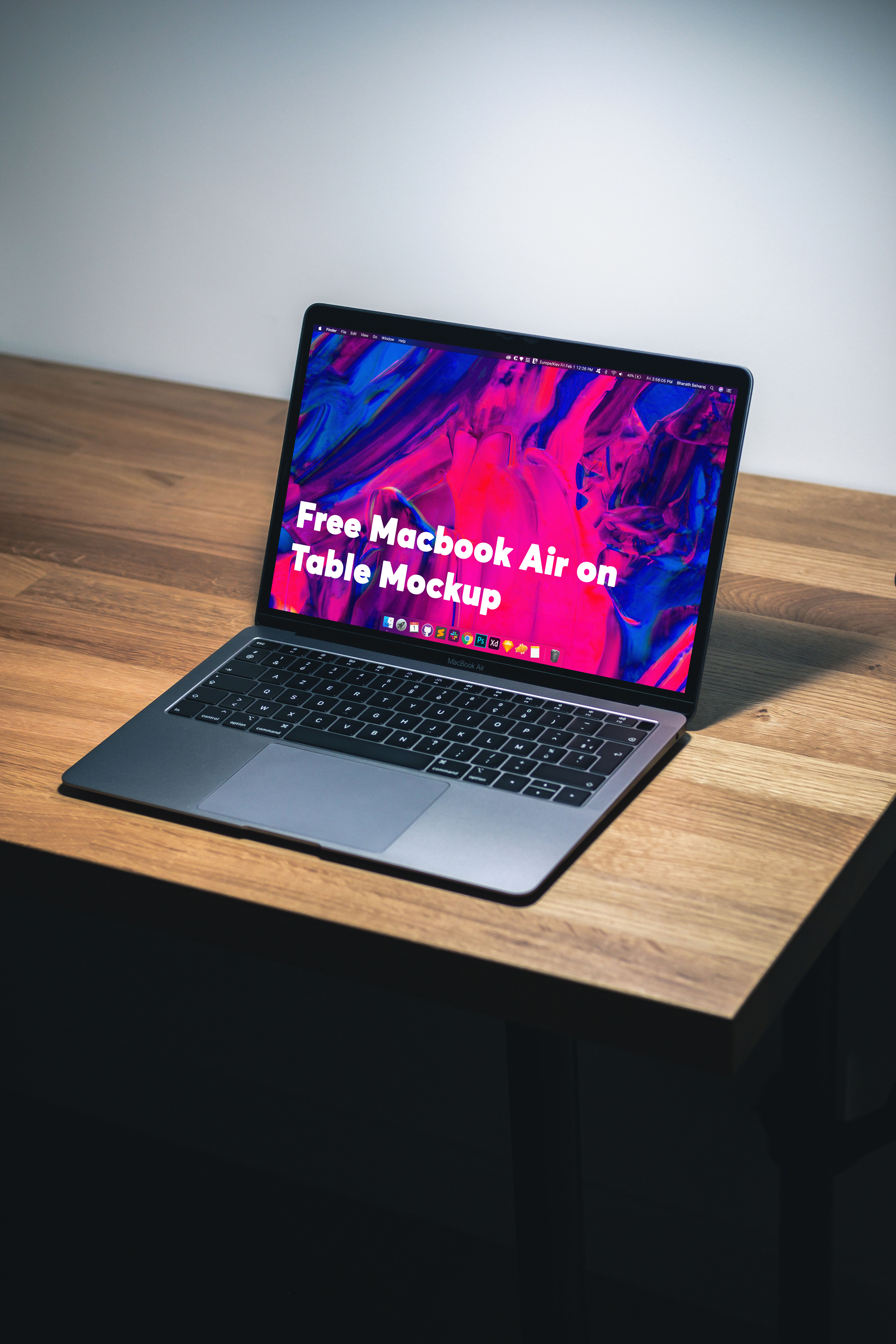 free-macbook-air-on-table-mockup